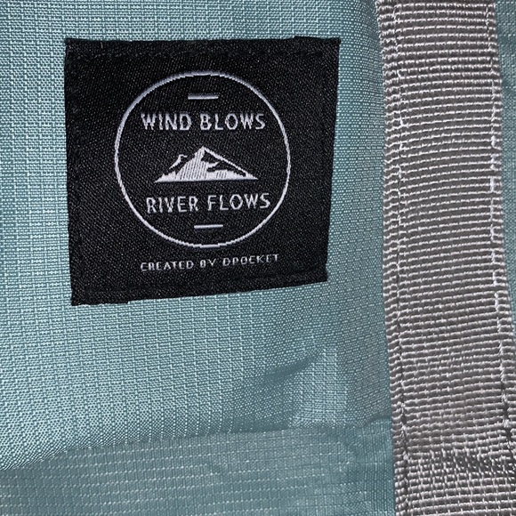 WIND BLOWS WALKING IN THE AIR RIVER FLOWS BNWOT - Picture 2 of 6